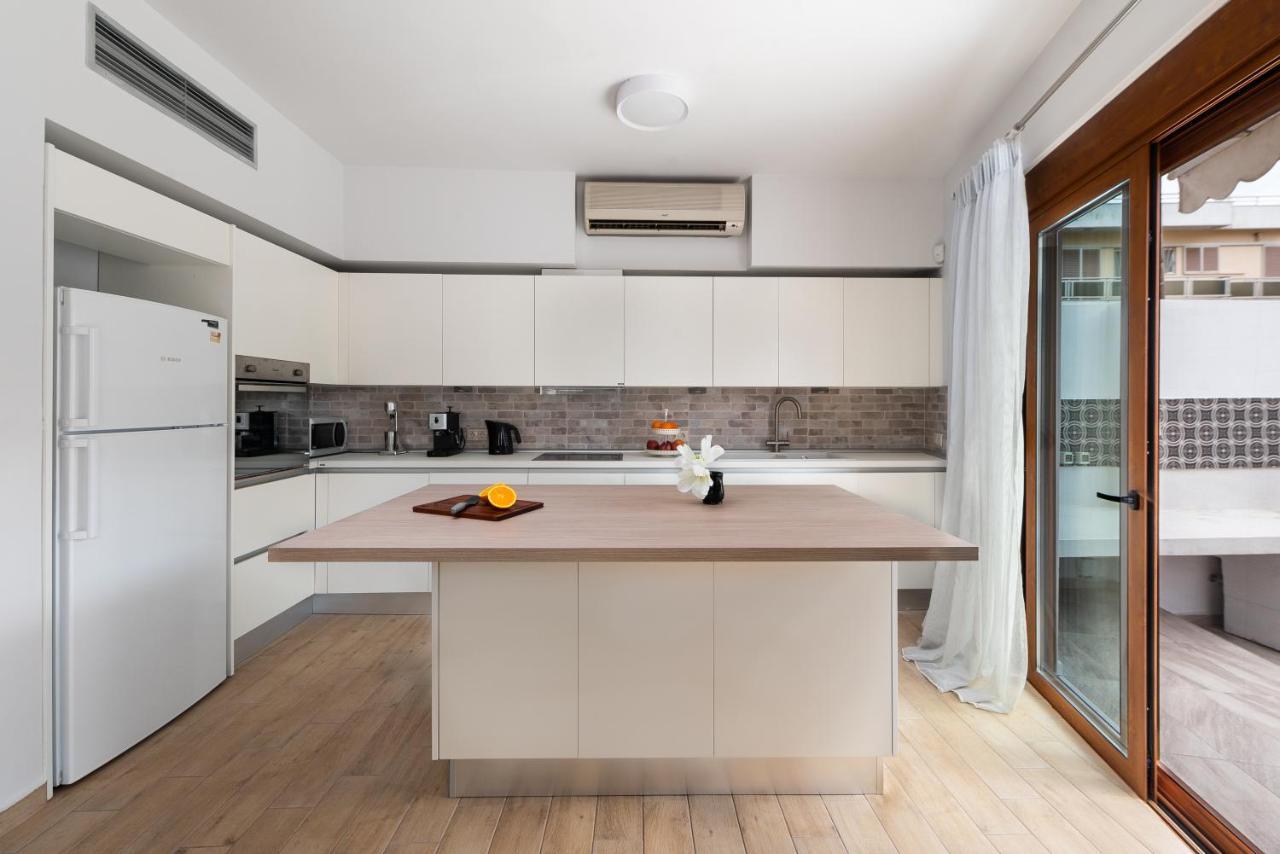 Ritas Modern In-City House Rhodes City ภายนอก รูปภาพ